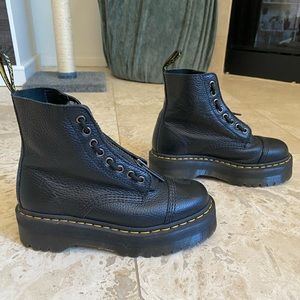 Dr.Martens Sinclair Platform Boots